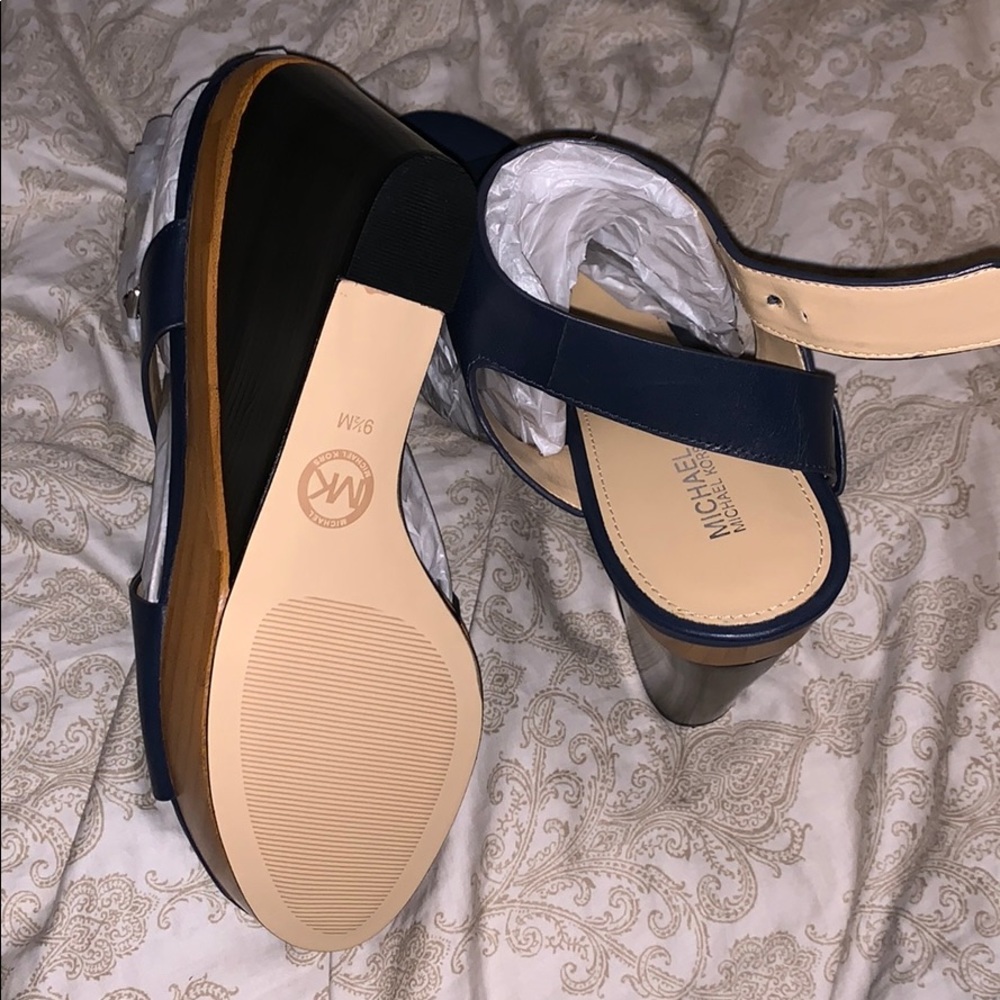 Michael Kors wedge sandal - Picture 2 of 4